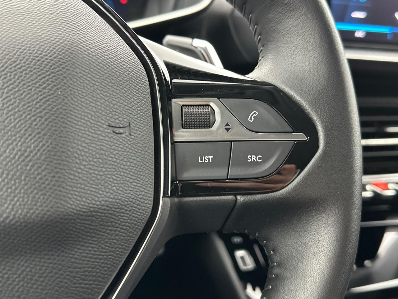 Peugeot 2008 puretech 130 s&s eat8 allure pack — photo 19