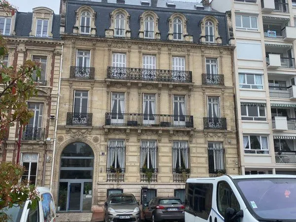 Plateau à rénover - 131 m² - Hyper-centre Elbeuf