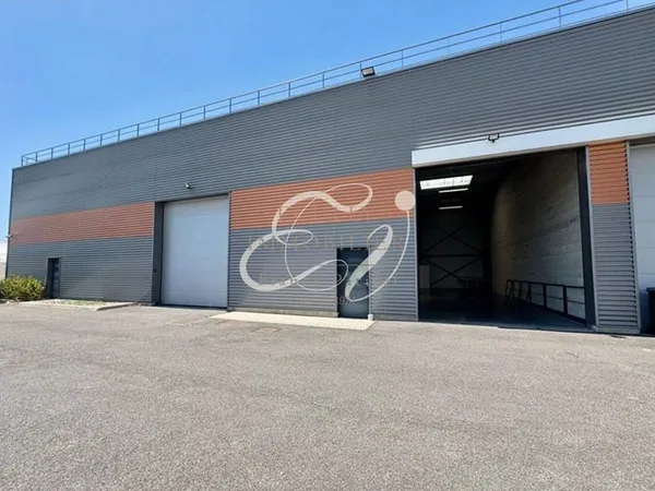 Local commercial 277 m²