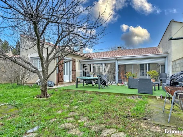 Parking 136 m²