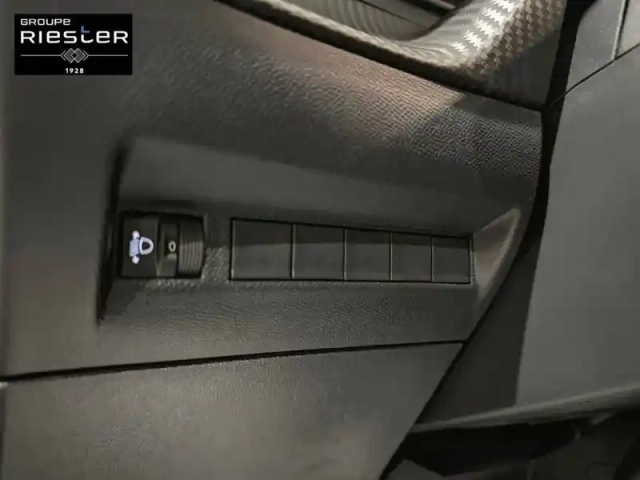 Peugeot 2008 hybrid 145 e-dcs6 — photo 18