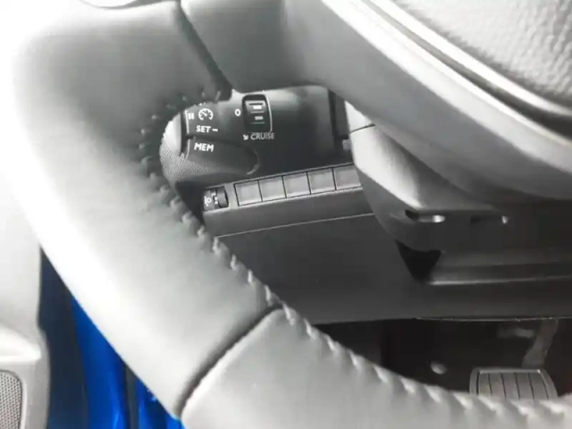 Peugeot 208 hybrid 100 e-dcs6 — photo 42