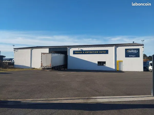 Local 550m2 avec bureaux Mont de Marsan