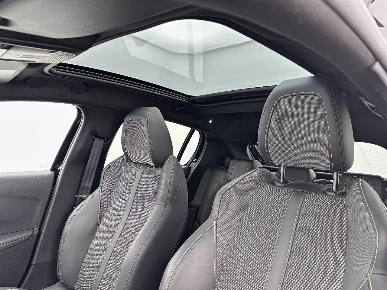Peugeot 208 hybrid 136 e-dcs6 gt — photo 32