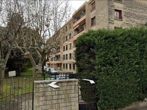 Appartement T3/4 - env. 72 m2 - traversant, 1er étage + balcon + loggia + garage fermé + cave attena