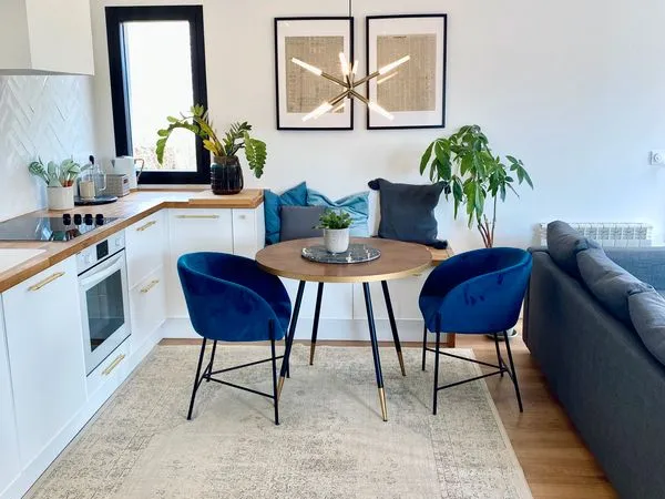 Bel appartement meublé avec pompe à chaleur - 2 balcons, 2 stationnements