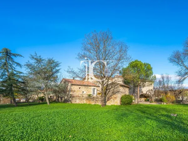 Maison en pierre 7 pièces 272 m²
