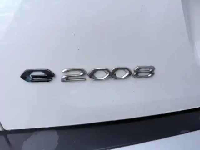 Peugeot 2008 electrique 136 ch — photo 9