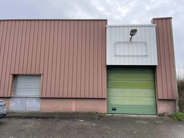 Local d'activité 374 m²