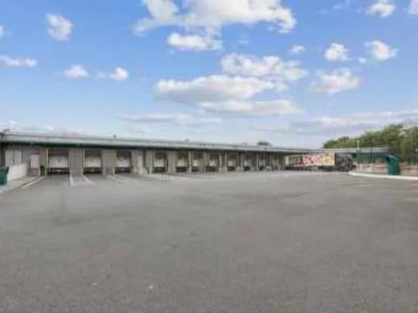 Local d'activité 2517 m²