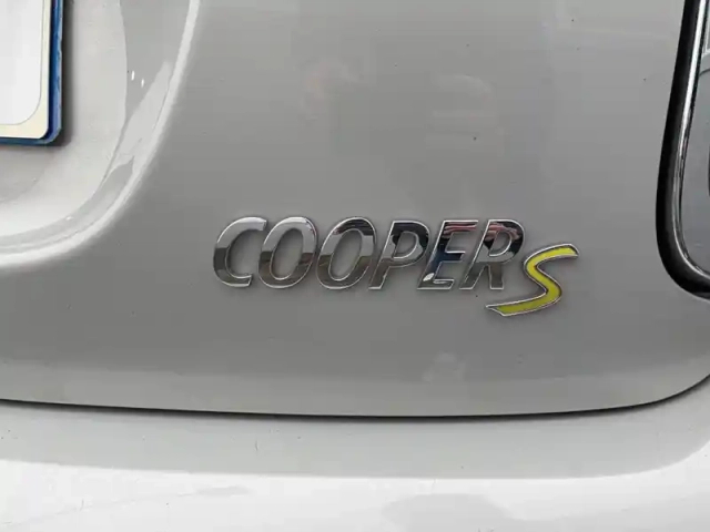 Mini Mini hatch 3 portes cooper se 184 ch — photo 10