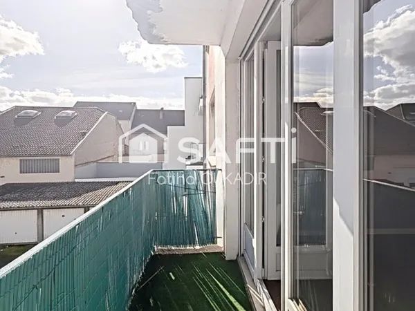 Appartement à DEUX MINUTES À PIED DE LA GARE avec balcon, cave et GARAGE.