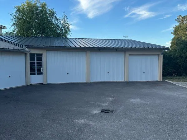 Garage / parking