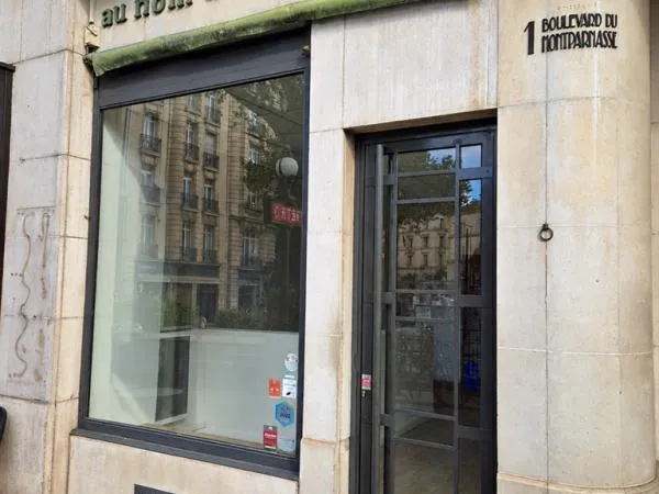 Local commercial avec vitrine sur Bld Montparnasse