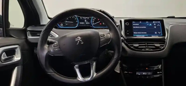 Peugeot 2008 1.2 puretech 110ch s&amp;s eat6 — photo 23