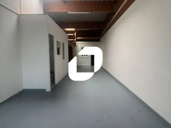 Local d'activité 120 m²