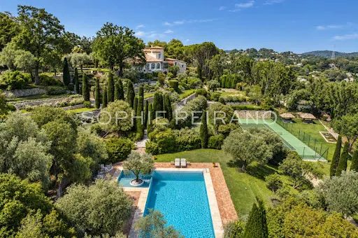 Villa 25 pièces 1180 m²