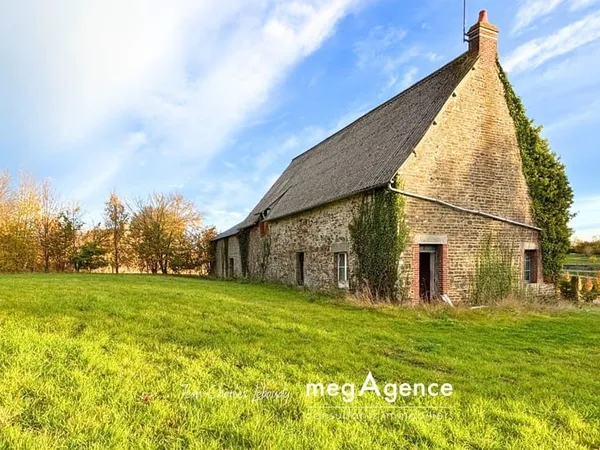 Bâtisse en pierre à rénover à la campagne