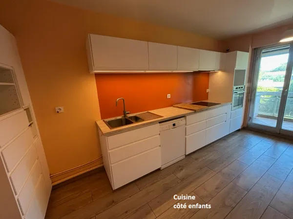Marseille Saint Anne Bonneveine T6 de 136m² lumineux clim