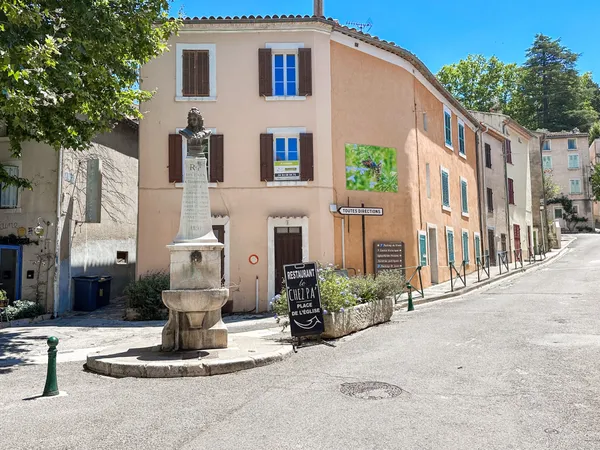 COLLOBRIERES MAISON DE VILLAGE BEAUX VOLUMES A RESTAURER