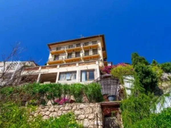 HOTEL DE MAITRE- ROQUEBRUNE CAP MARTIN- CARNOLÈS