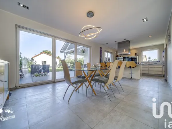 Maison 5 pièces 271 m²