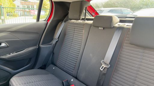 Peugeot 208 1.2 Puretech 100 - Allure – 2022 – 26185 km – Essence – Boîte Manuelle — photo 30