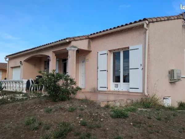 Location belle villa de plein avec grand terrain calme