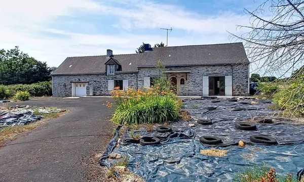 LA CHAPELLE GLAIN : Corps de ferme 133 m² sur environ 6000 m²