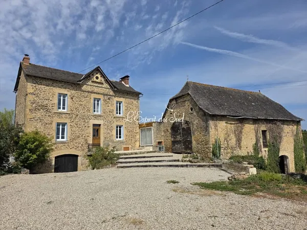 Jolie maison en pierre avec terrain de 3,4 ha