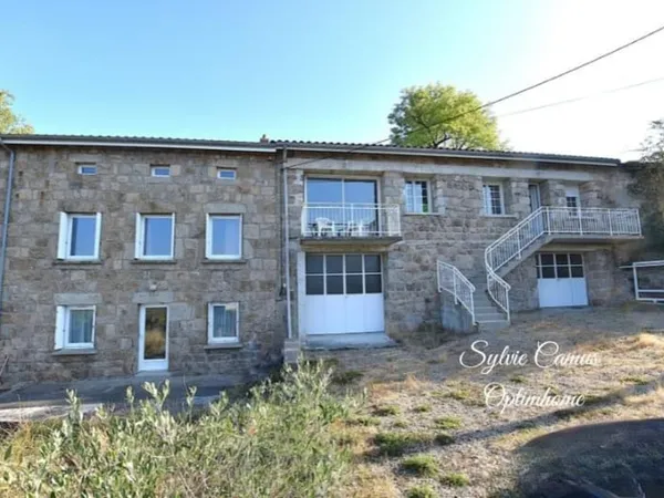 SAINTE-SIGOLÈNE - BELLE MAISON EN PIERRE DE 192 M², 5 CHAMBRES, TERRASSE ET VUE DÉGAGÉE