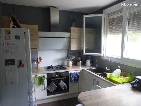 Vends appartement type F3 au 3ème étage dans une copropriété fermée et sécurisée à Pierrelatte ,proc