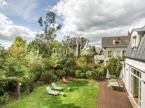 Sèvres - Maison avec jardin et annexe