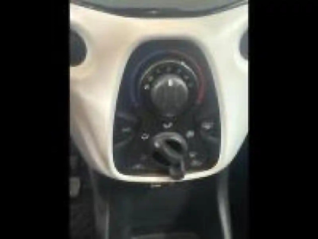 Citroën C1 vti 72 millenium 5p — photo 11