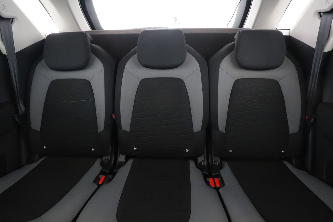 Citroen C4 Picasso 1.6 Blue-HDi Confort — photo 13