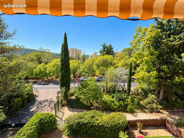 Aix sud dernier étage avec ascenseur T3 en duplex