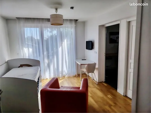 Location étudiante meublée studio 28 m² Saint-Maur-Des-Fossés (94100)