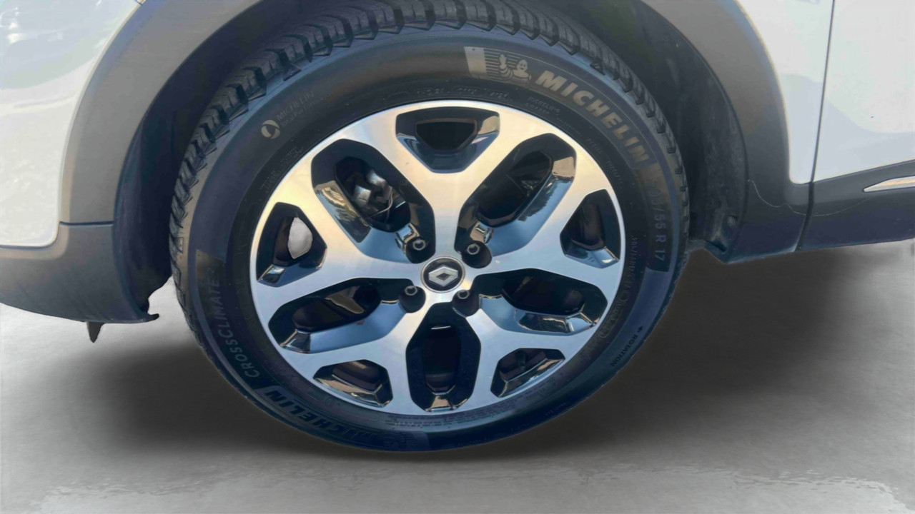 Renault Captur TCe 150 FAP EDC — photo 14