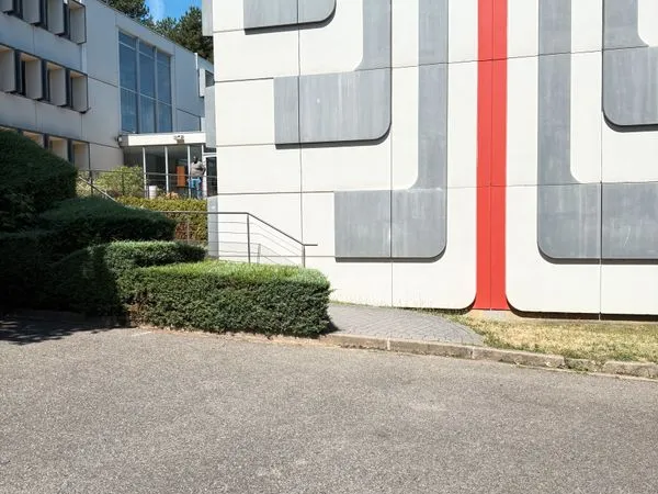 A louer ECULLY très beaux bureaux de 13 et de 20 m² climatisés