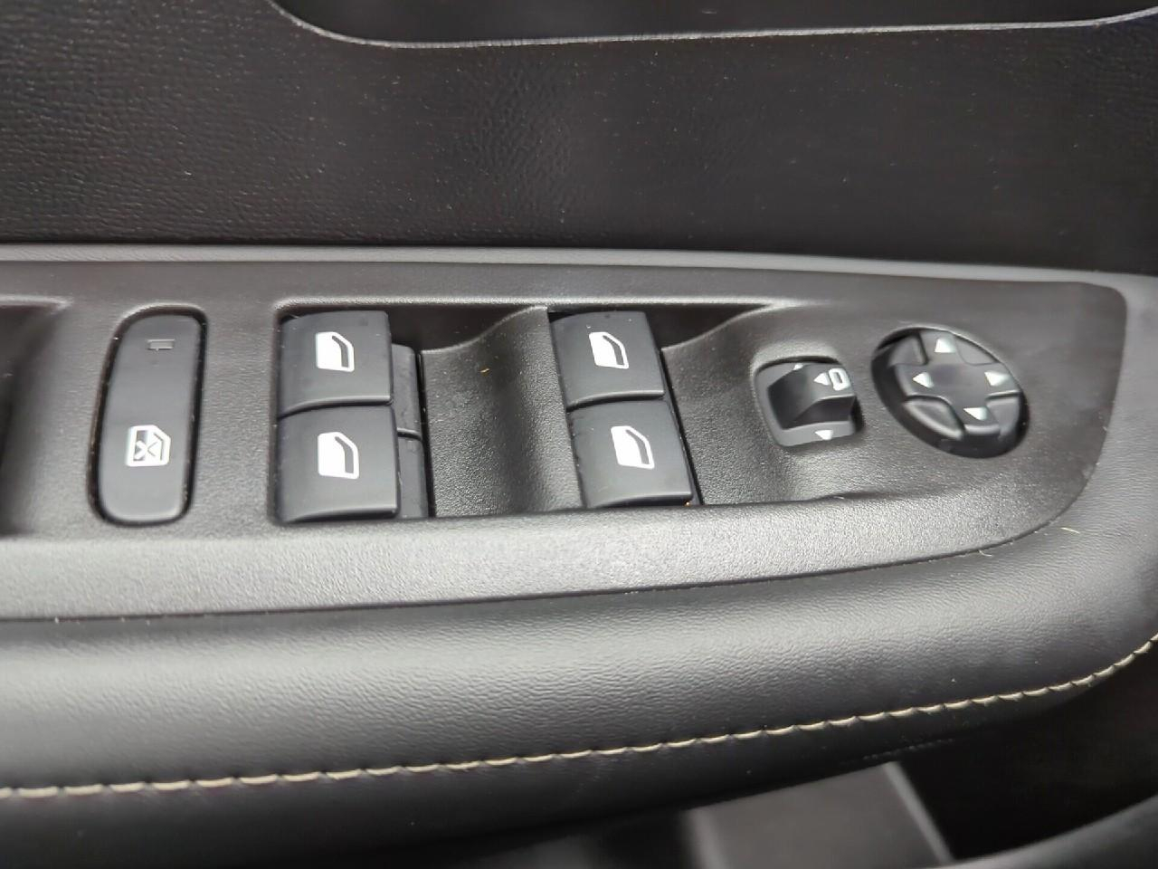 Peugeot 208 puretech 100 s&s bvm6 allure — photo 23