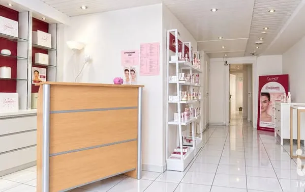 Local commercial 1 pièce 42 m²