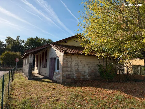 Maison 100m2 + grange 100 m2 sur 1500 m2 de terrain entièrement à rénover