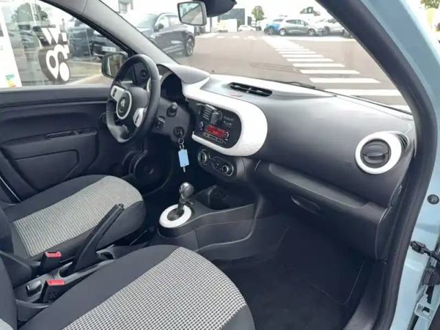 Renault Twingo iii e-tech — photo 14