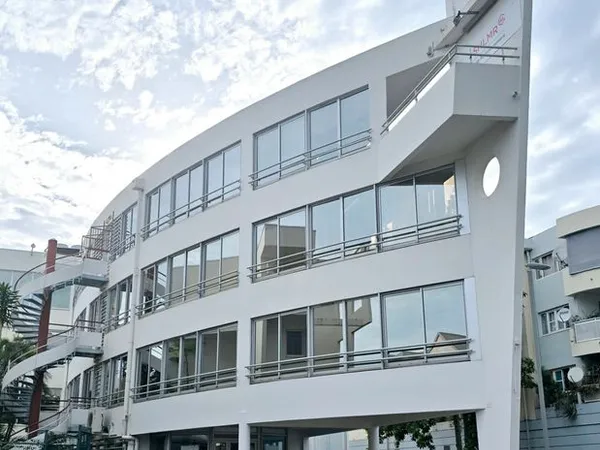 Local professionnel bureaux PMR clé en main Saint Denis