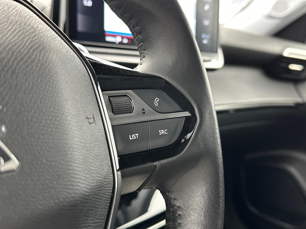 Peugeot 2008 puretech 130 s&s eat8 allure pack — photo 18