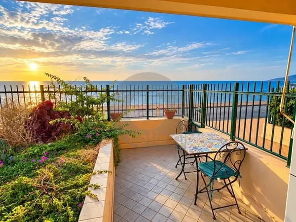 MENTON - STUDIO FRONT DE MER - TERRASSE