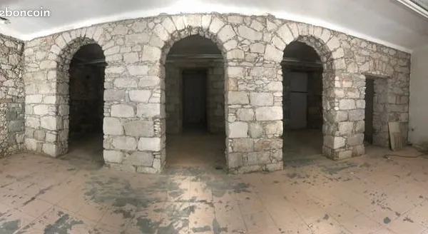 Bâtiment 170 m²