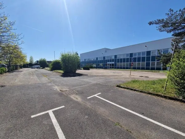 Entrepôt 4500 m²