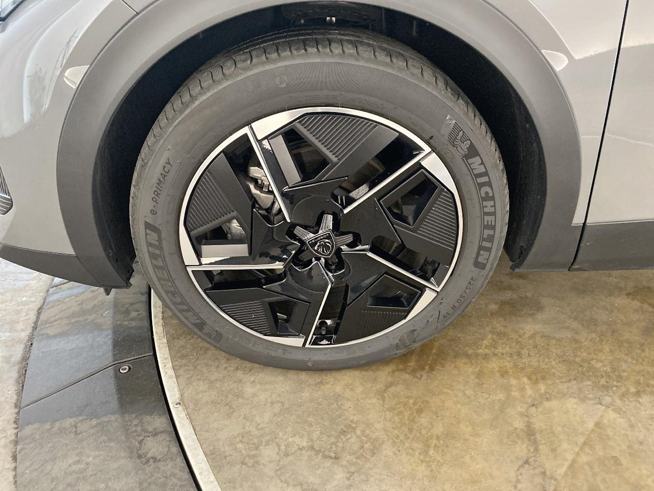 Peugeot 408 electrique 58 kwh 210 ch gt — photo 11