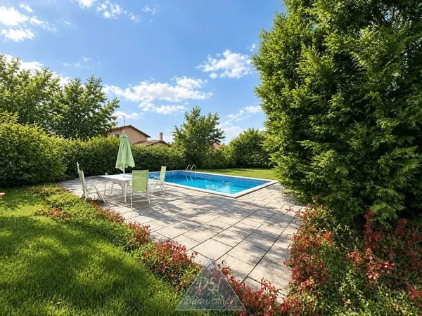 THIL - MAISON FAMILIALE D'ENVIRON 140 m² HABITABLE AVEC PISCINE SUR TERRAIN CONSTRUCTIBLE DE 981 M²